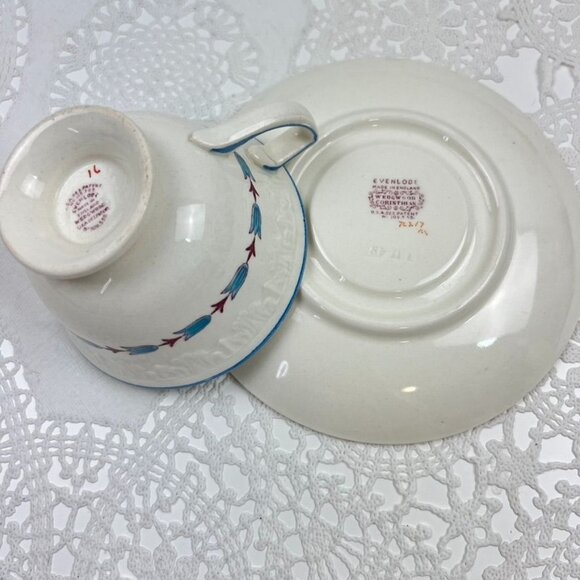 Wedgwood Evenlode Corinthian Floral Set of 2 Tea Cups & Saucers England Embossed - Picture 5 of 16